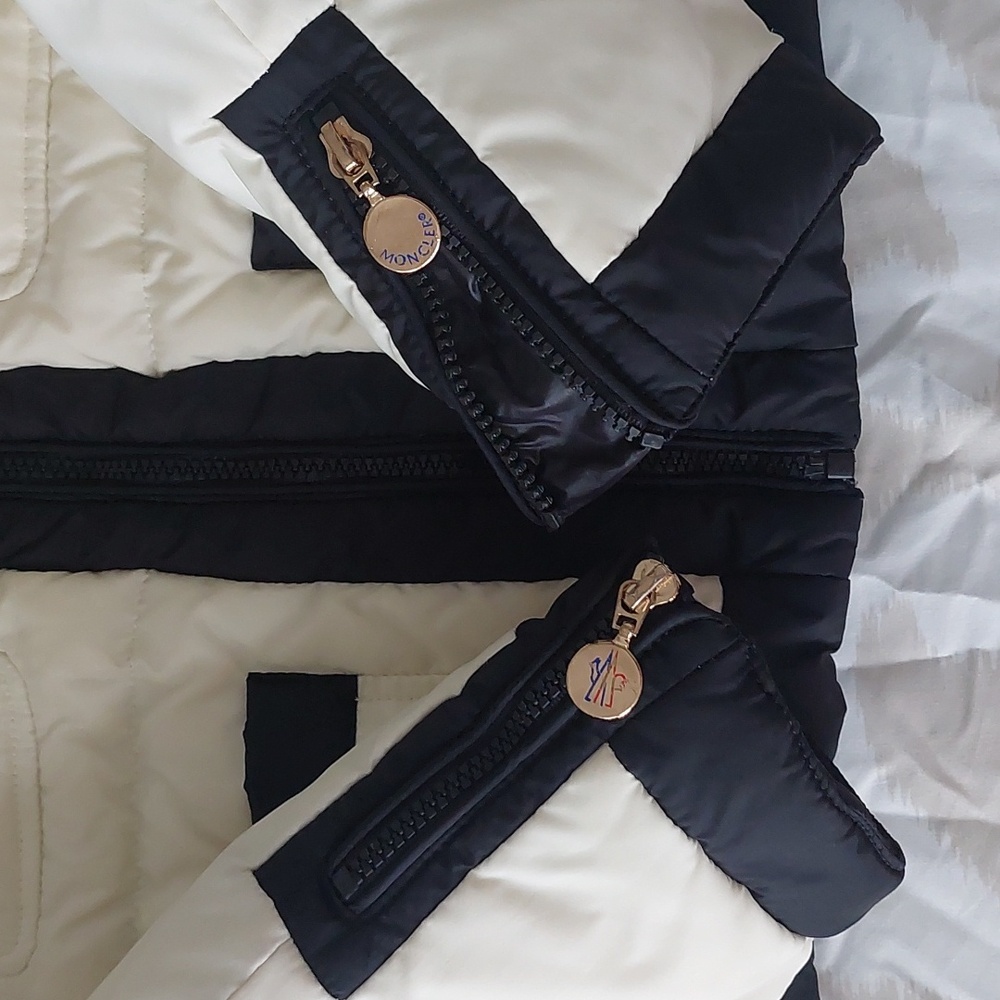 Moncler White/Black Down Puffer Cropped Jacket with Removable Hoodie - Picture 4 of 16